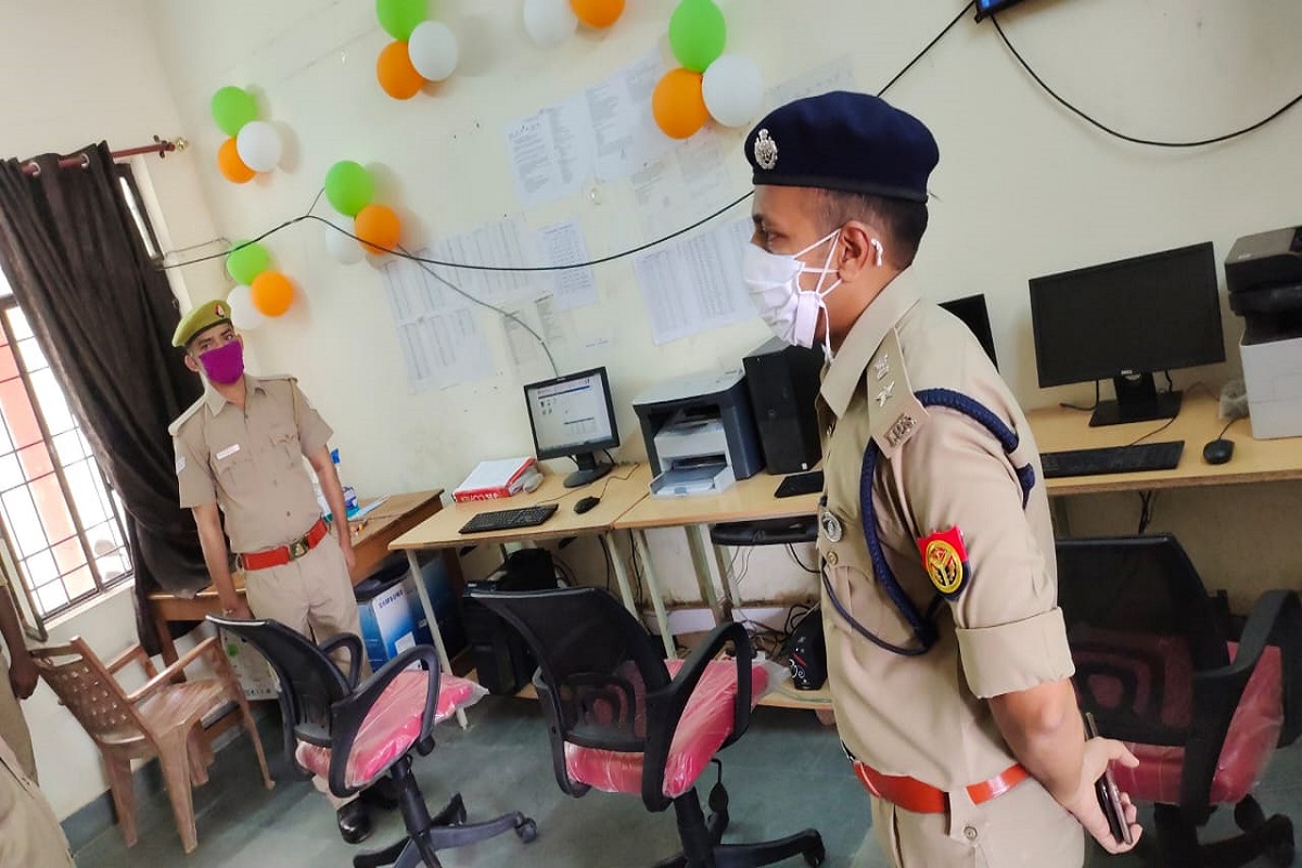 एसपी आशीष ने किया लालगंज थाने का निरीक्षण, बोले- स्वास्थ्य संबंधी दिक्कत पर सीनियर को दें जानकारी