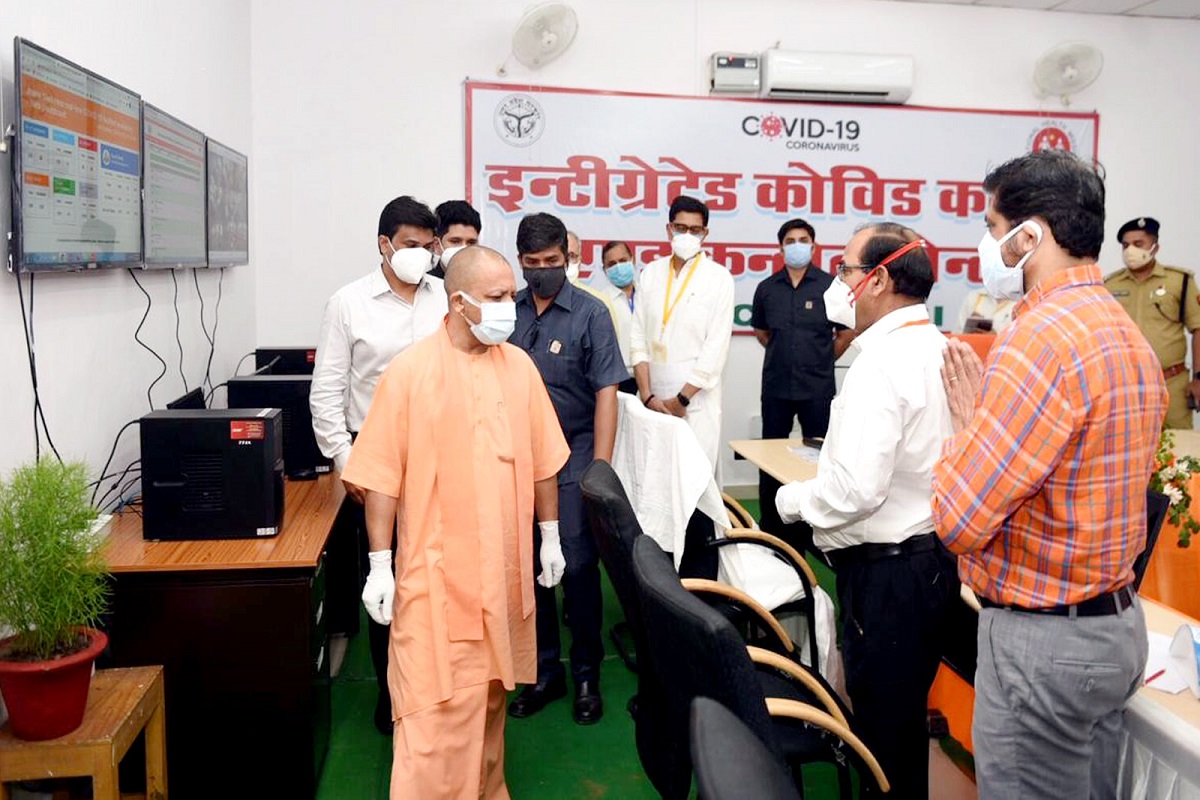 Coronavirus In Uttar Pradesh: झांसी पहुंचे सीएम योगी आदित्यनाथ ने टाइट किए अधिकारियों के पेंच