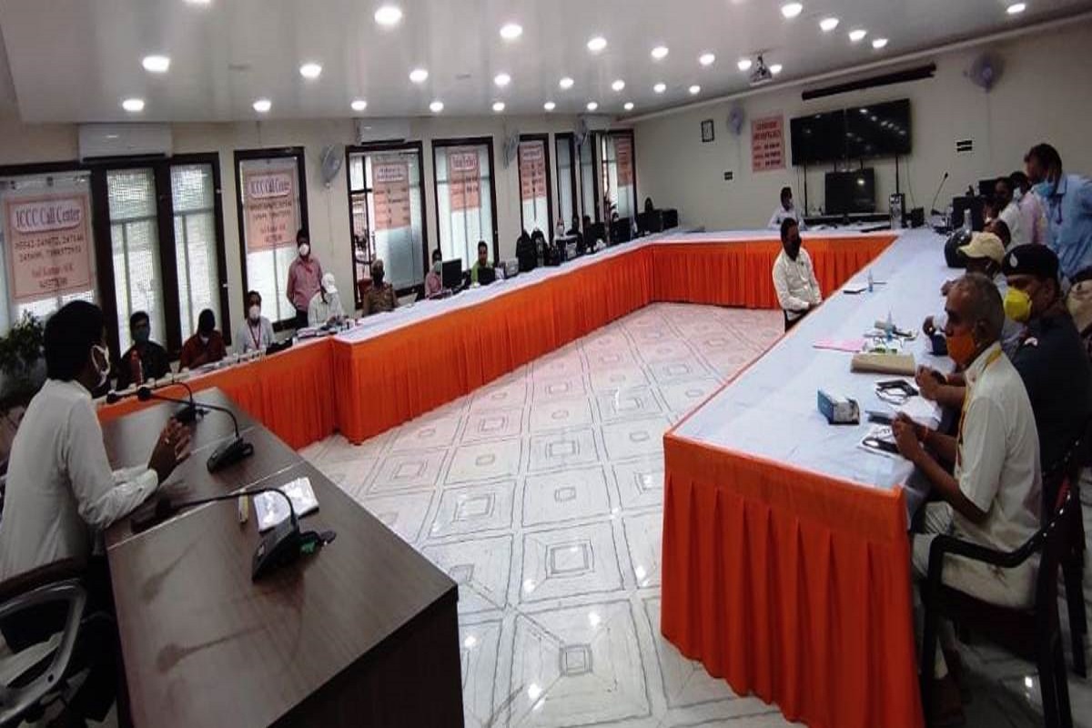 सीडीओ ने किया एकीकृत कोविड कमांड, कन्ट्रोल सेंटर टीम की सराहना