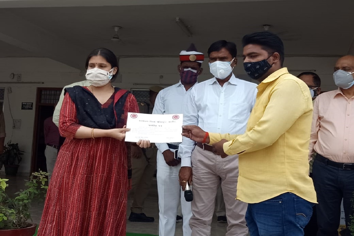 जिलाधिकारी सौम्या की अपील- वैक्सीनेशन कराने के लिए ग्राम प्रधान करें जागरूक