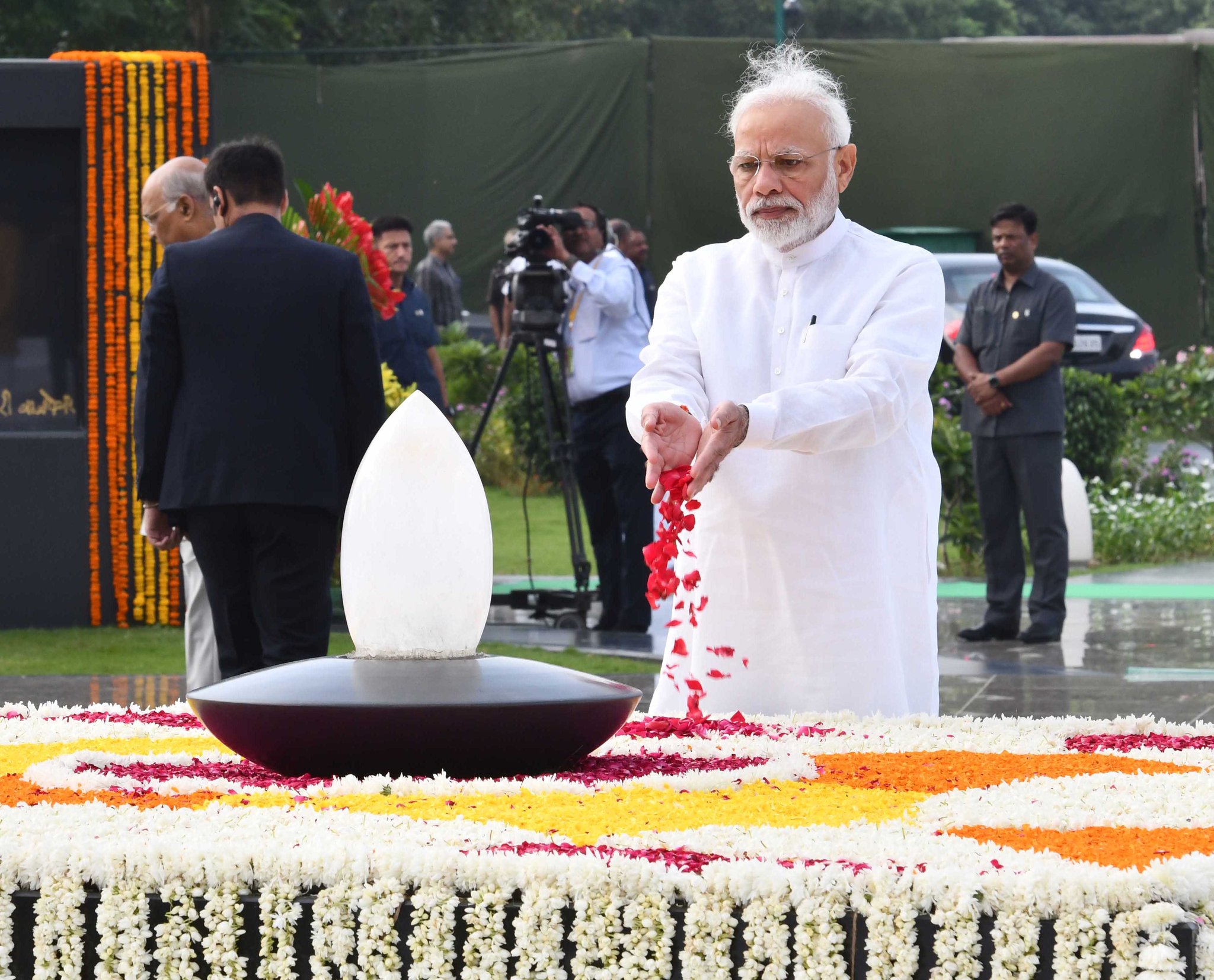 राष्ट्रपति कोविंद, पीएम मोदी ने दी पूर्व प्रधानमंत्री अटल बिहारी वाजपेयी को श्रद्धांजलि