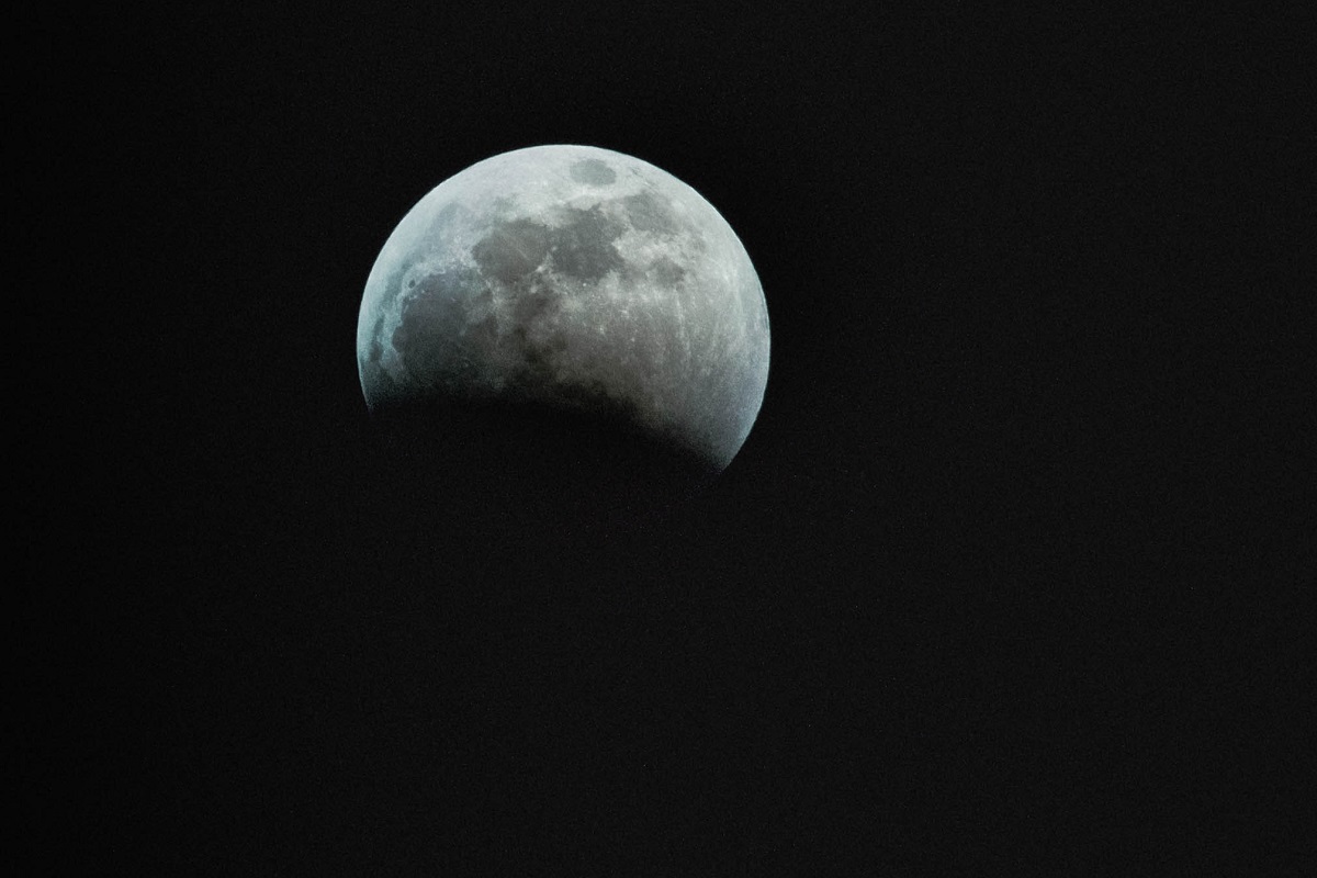 26 मई को देश में चंद्र ग्रहण: जानें कहां दिखेगा Full lunar eclipse, यहां पढ़ें पूरी रिपोर्ट