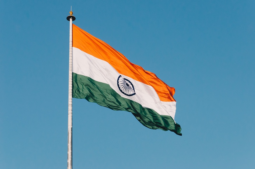 जम्मू-कश्मीर में अब सिर्फ लहराएगा तिरंगा
