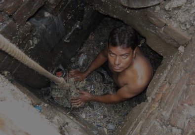 सफाई कर्मियों ने प्रदर्शन का सौंपा ज्ञापन