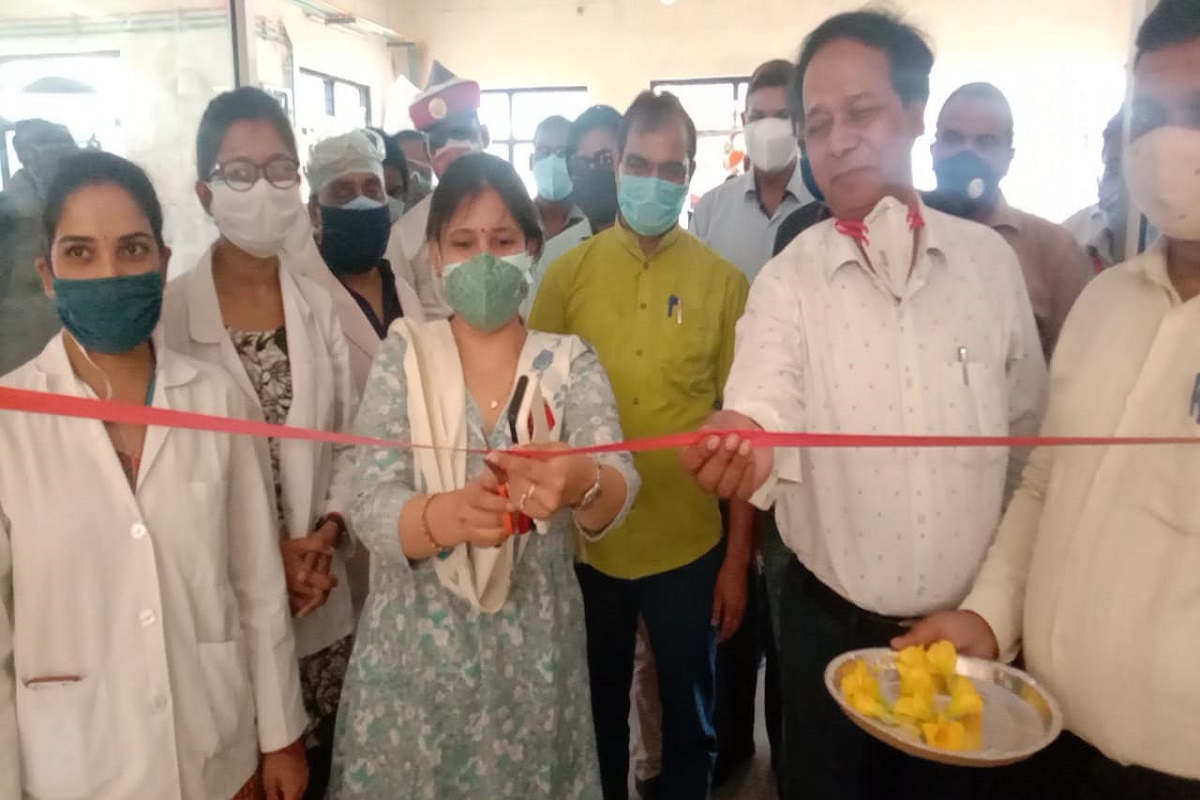 Basti Vaccination News: बस्ती में पत्रकारों के लिए वैक्सीनेशन का विशेष सत्र, डीएम ने किया उद्घाटन