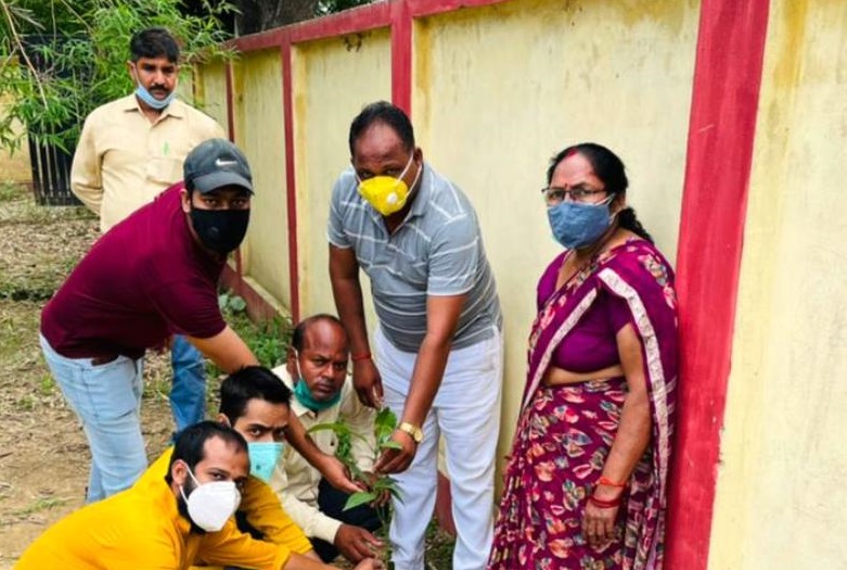 लगाये पौध, दिया संदेश