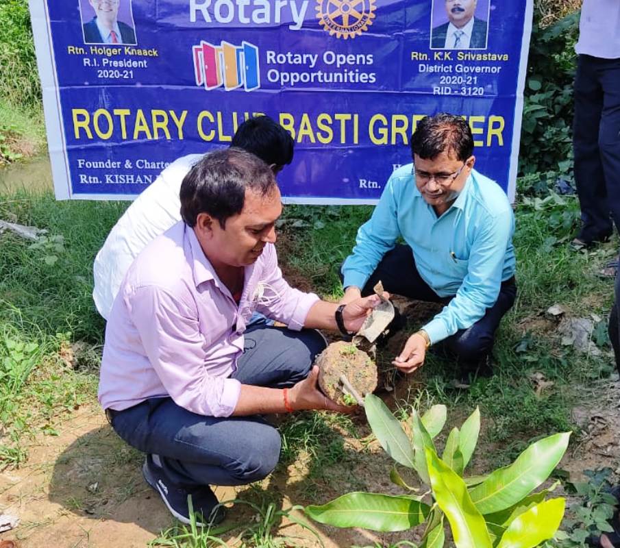 रोटरी क्लब बस्ती ग्रेटर ने रोपे पौध, दिया पर्यावरण रक्षा का संदेश