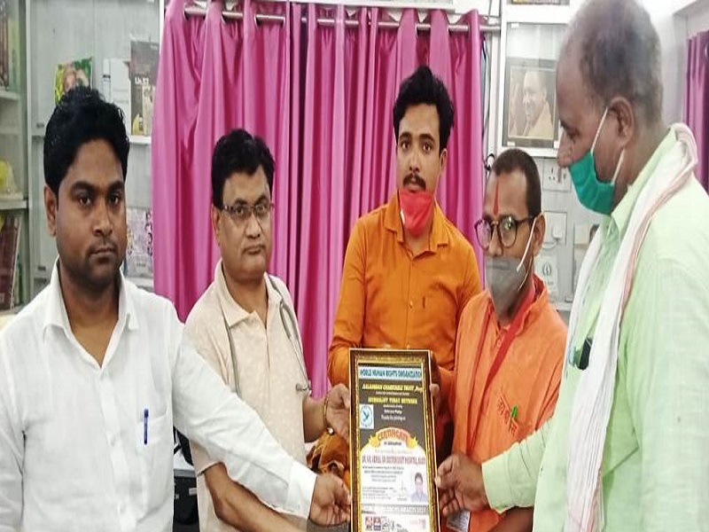 कोरोना योद्धाओं को सम्मानित कर बढ़ाया हौसला