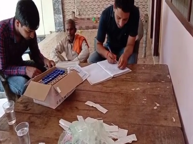 बस्ती में कोरोना जांच के नाम पर मजाक, जिला प्रशासन के दावों की पोल खोलता वीडियो वायरल