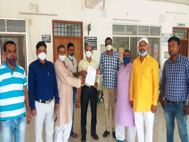 शिक्षकों ने सौंपा 15 सूत्रीय ज्ञापन, दर्ज मुकदमों को वापस करने की मांग