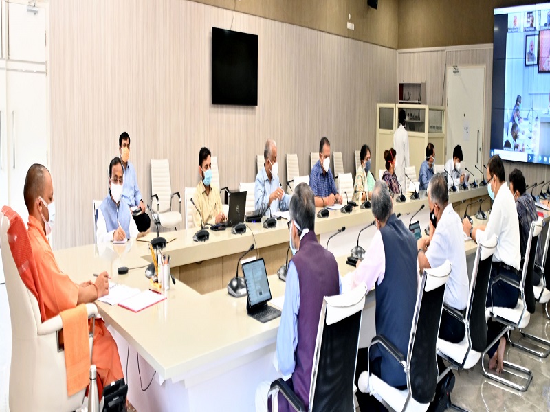 cm yogi adityanath in meeting