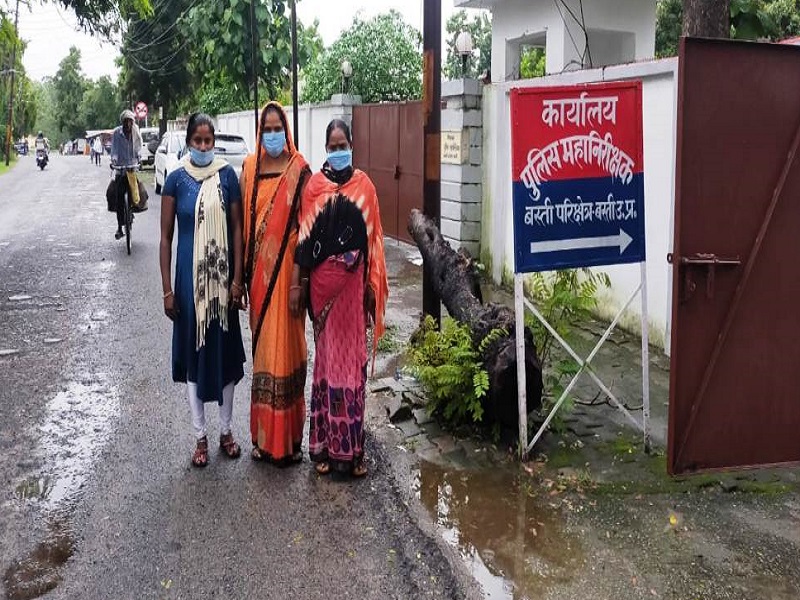 उमरिया गांव में दलित महिलाओं को किया जा रहा परेशान, पलायन करने को मजबूर