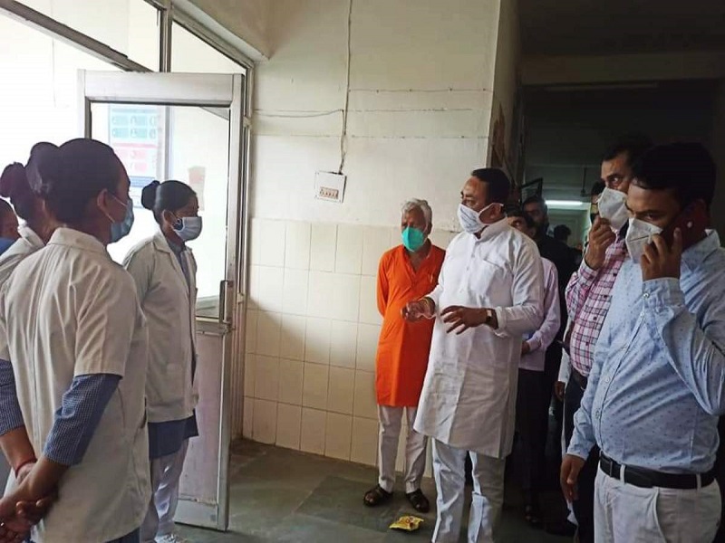 सामुदायिक स्वास्थ्य केन्द्र रूधौली को गोद लिया विधायक संजय ने, किया निरीक्षण