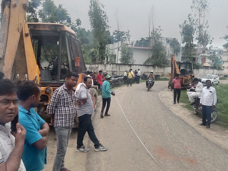 बस्ती में जिला पंचायत चुनाव में पुलिस का इस्तेमाल? सपा नेताओं के घर पर दी जा रही दबिश