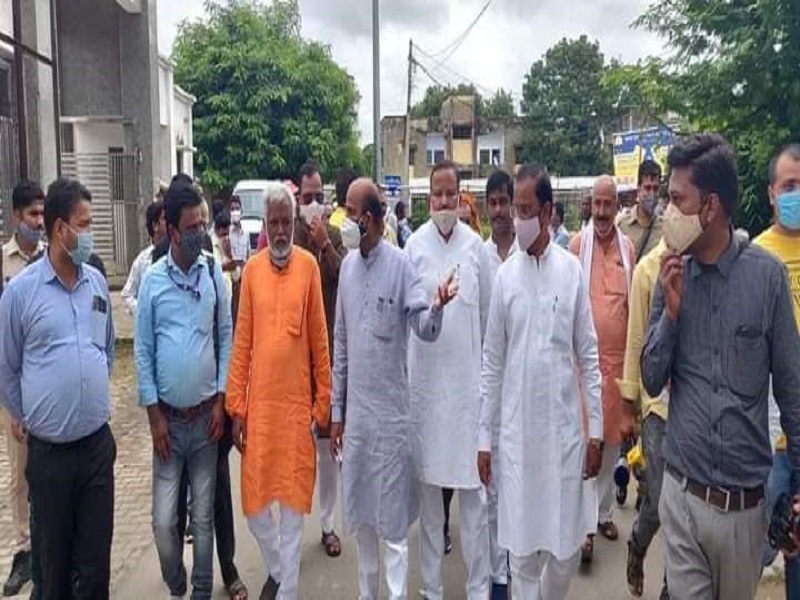 Zila Panchayat Basti News: भारी सुरक्षा के बीच बस्ती में जिला पंचायत अध्यक्ष के दो प्रत्याशियों का नामांकन