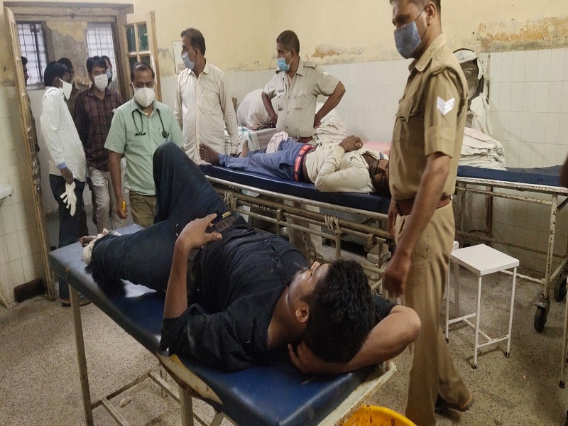Basti Police News: शराब लूटने वालों से पुलिस की मुठभेड़, 2 बदमाश समेत 1 सिपाही घायल