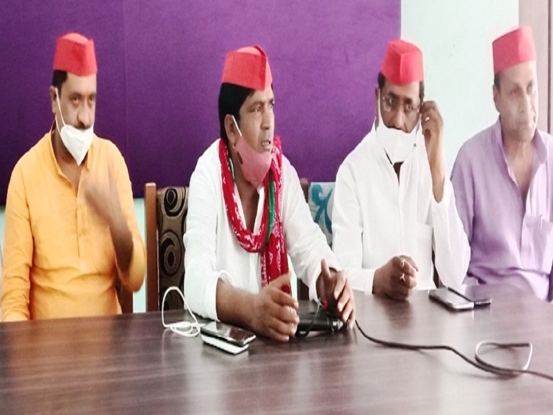 लोकतंत्र का चीर हरण कर रही है भाजपा, जनता देगी करारा जबाब- महेन्द्रनाथ यादव