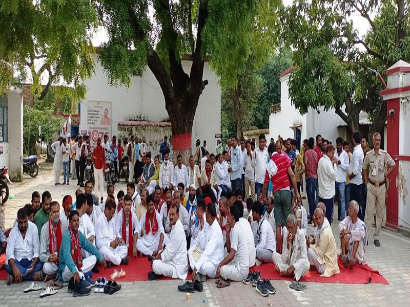 Block Pramukh Chunav Basti: सपा नेता कक्कू शुक्ला की गाड़ी किसने तोड़ी?