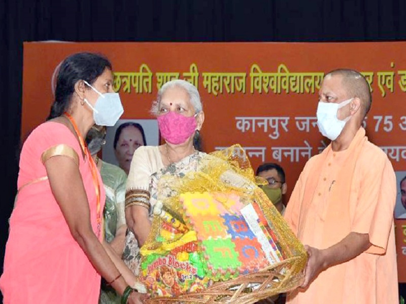 आंगनबाड़ी कार्यकत्रियां समाज की चिन्ता कर रही हैं- मुख्यमंत्री