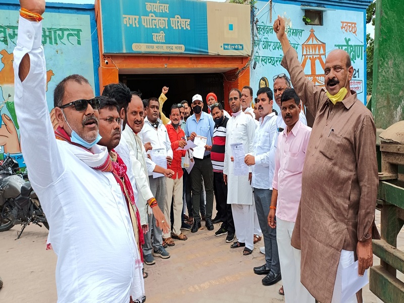 Nagar Palika Basti: सभासदों ने किया नगर पालिका बोर्ड की बैठक का बहिष्कार