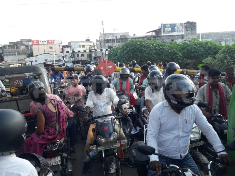 Pandey Bazar Railway Crossing पर Overbridge क व द कब ह ग प र Bhartiya Basti