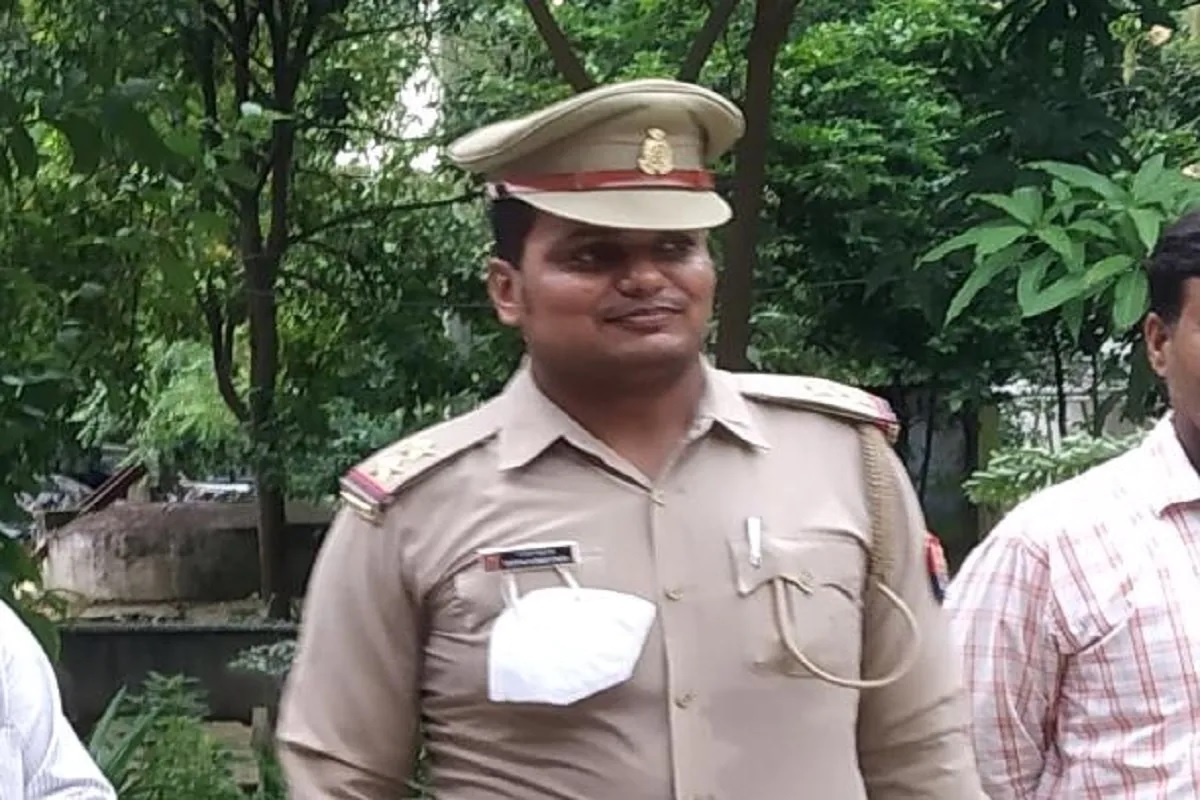 पोखरभिटवा अश्लील चैट कांड: बर्खास्त दारोगा दीपक सिंह की बढ़ सकती हैं मुश्किलें, कोर्ट ने किया तलब