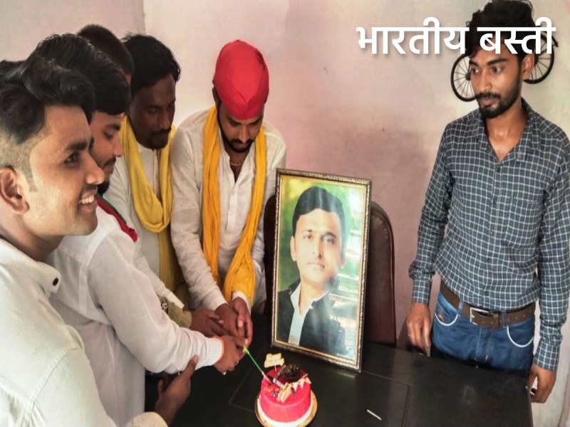 सपा अध्यक्ष अखिलेश यादव के जन्म दिन पर किया मिष्ठान्न का वितरण