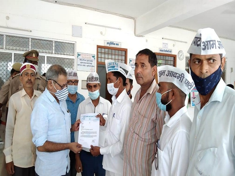 कांशीराम कालोनी में गंदगी का अंबार, आम आदमी पार्टी ने की उपजिलाधिकारी से शिकायत
