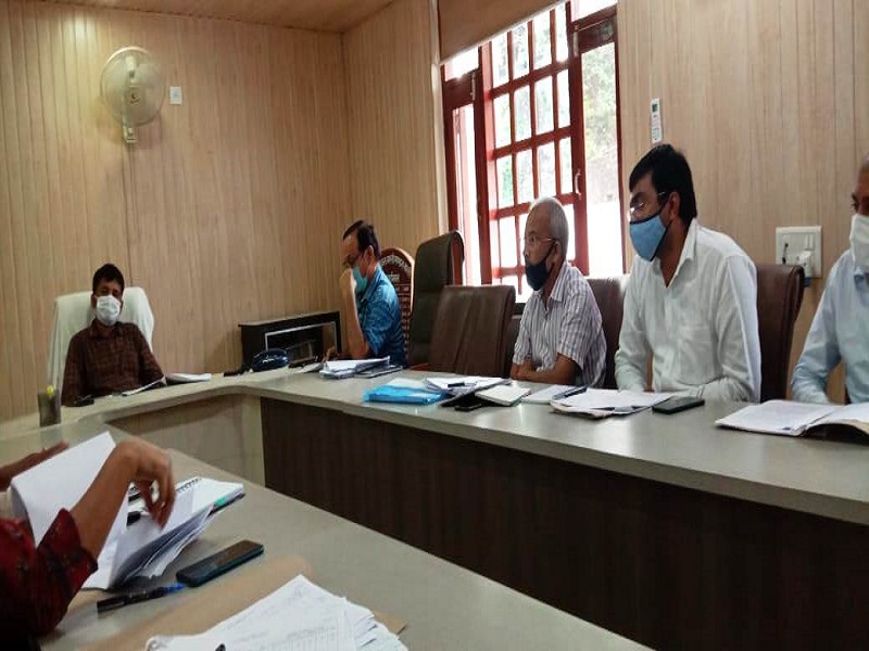 Basti News: कमिश्नर ने दिए प्रतियोगी परीक्षाओं के लिए कोचिंग नियमित रूप से संचालित करने के निर्देश