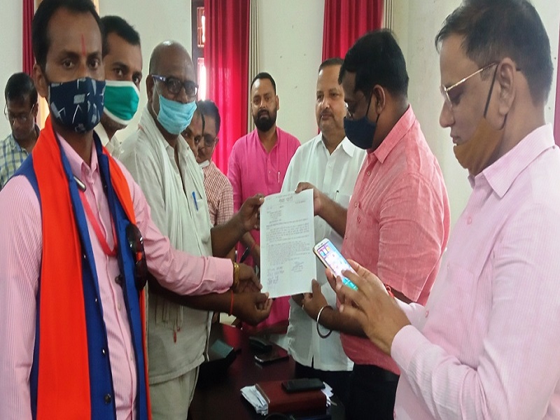 नीट परीक्षा में 65 प्रतिशत आरक्षण का निर्णय वापस लेनेे की मांगः मेधा ने सौंपा ज्ञापन