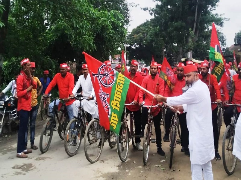 साईकिल यात्रा निकालकर लोहिया वाहिनी ने किया जन जागरण