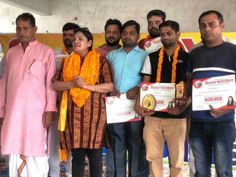 संकट में सहयोग करने वाले कोरोना योद्धा सम्मान से सम्मानित