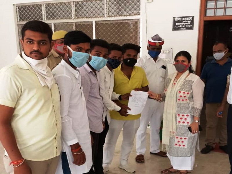 छात्र नेताओं ने किया छात्र संघ चुनाव कराने की मांग, सौंपा ज्ञापन