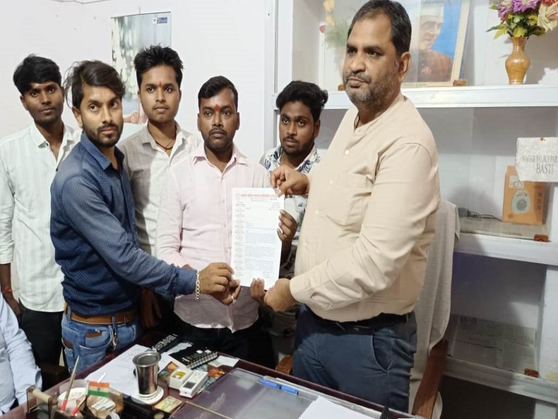 बस्ती उद्योग व्यापार प्रतिनिधि मंडल की युवा विंग ने सौंपा ज्ञापन