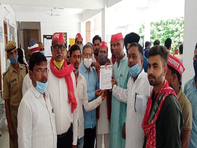व्यापारी मनीष की हत्या के विरोध में सपा ने सौंपा ज्ञापन