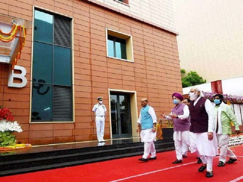 प्रधानमंत्री ने रक्षा कार्यालय परिसर का किया उद्घाटन