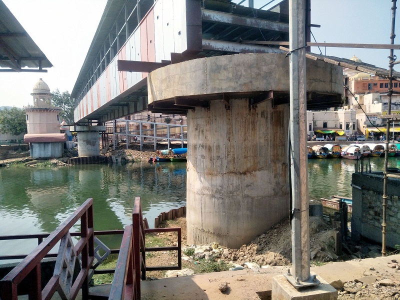 मंदाकिनी को निगल रहे कंक्रीट के निर्माण कार्य