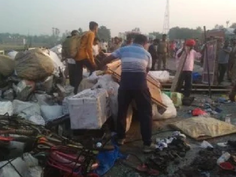 Basti Bus Accident News: अमहट बस हादसे के बाद ड्राइवर-कंडक्टर फरार, पुलिस ने इन धाराओं में दर्ज किया मामला