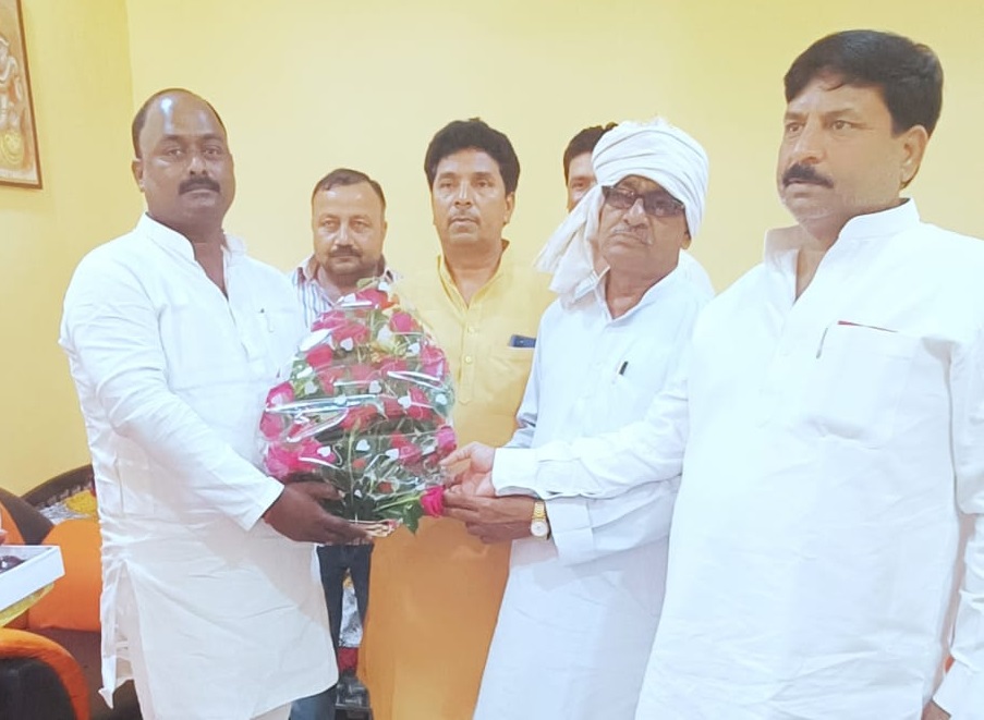 विधायक जय चौबे के जन्मदिन पर जिला पंचायत अध्यक्ष बलराम यादव ने दी बधाई