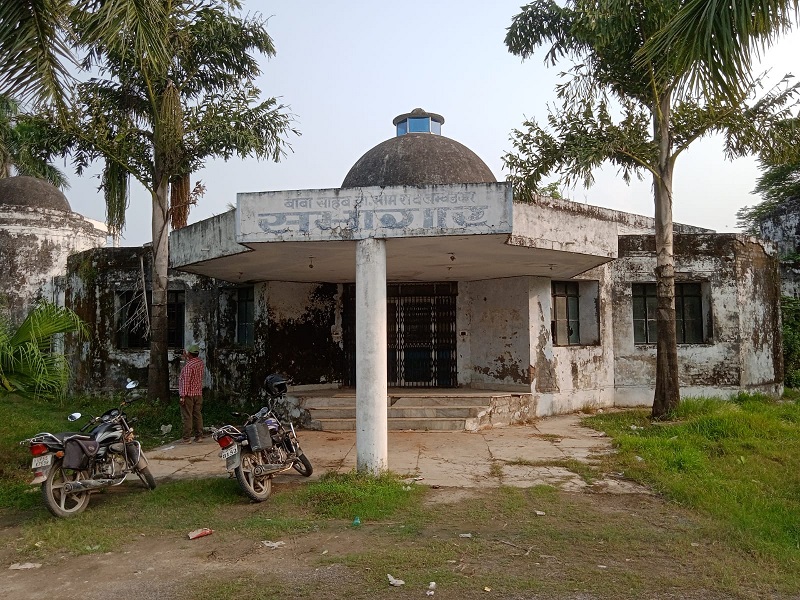 प्रधानमंत्री आज सिद्धार्थनगर में: क्या अधिकारी उन्हें सभागार भी ले जाएंगे जो बन गया है शराबियों का अड्डा!