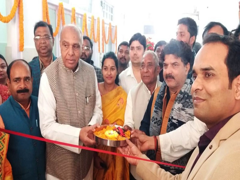 सांसद जगदम्बिका पाल ने किया द डिवाइन क्लीनिक का उद्घाटन