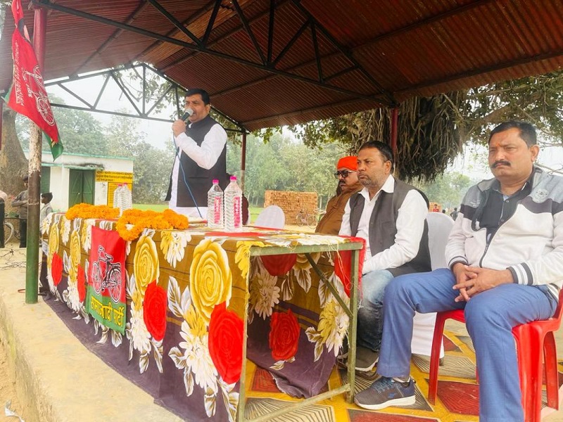 कार्यकर्ता एकजुट होकर सपा की सरकार बनाने में जुटे - विपिन शुक्ल