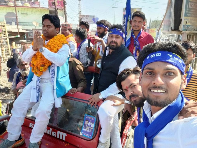 Basti Sadar Election 2022: बसपा के डॉ.आलोक रंजन ने रोड शो निकालकर मांगा समर्थन