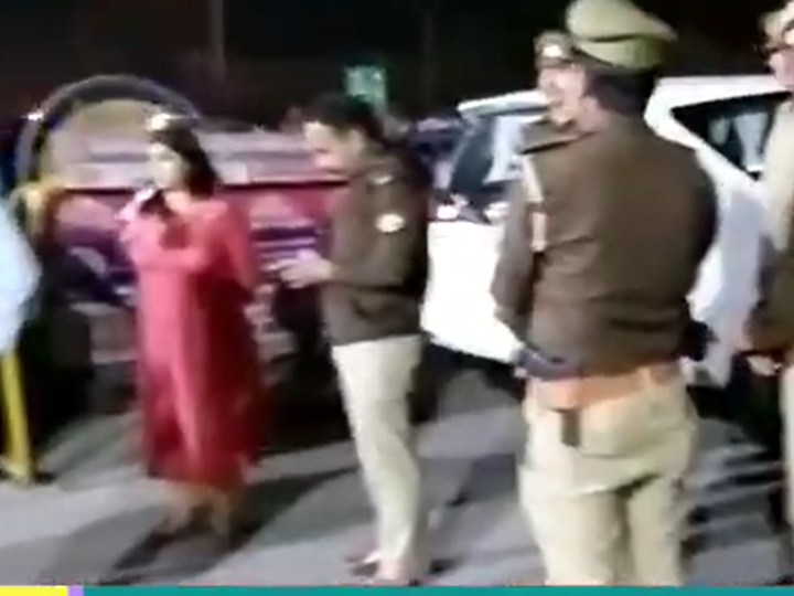 Basti Election News: बस्ती में समाजवादियों ने रोकी अधिकारियों की गाड़ी