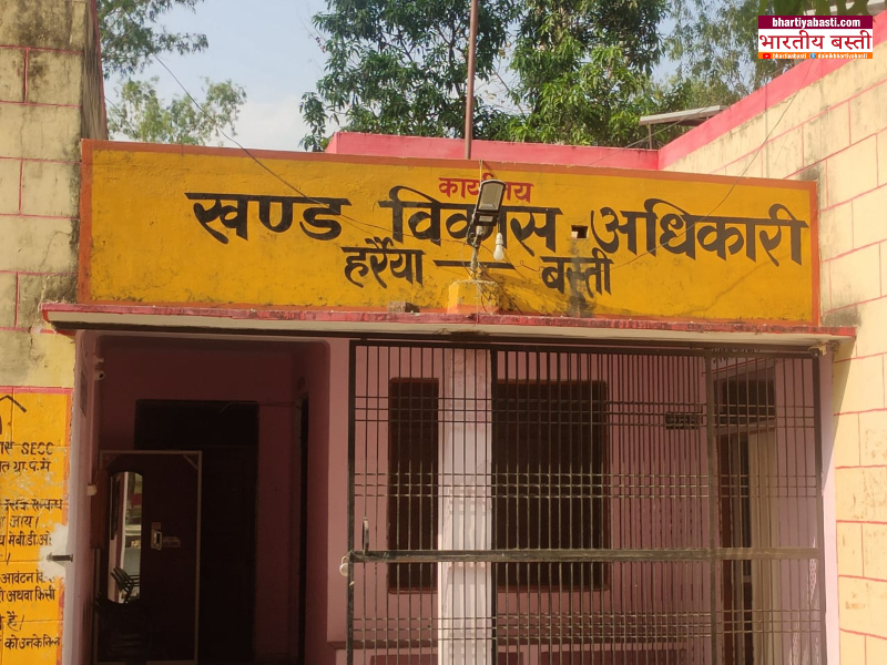 Basti News: हर्रैया के बड़ेरिया कुंवर में 3 लाख 24 हजार का सीसी रोड कागज में बनकर तैयारः गबन का आरोप