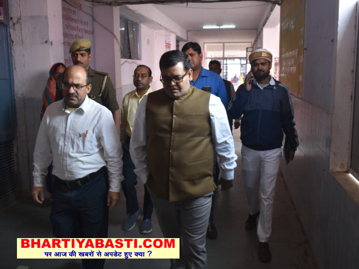 Siddharthnagar news: DM ने राजकीय मेडिकल कालेज का किया निरीक्षण