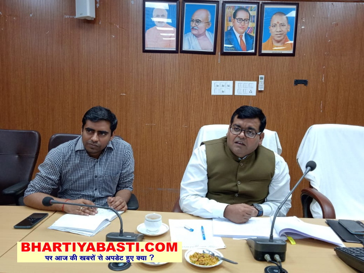 Siddharth Nagar News: सिद्धार्थनगर में सड़कों को गड्ढा मुक्त करने का अभियान, डीएम ने दिए निर्देश