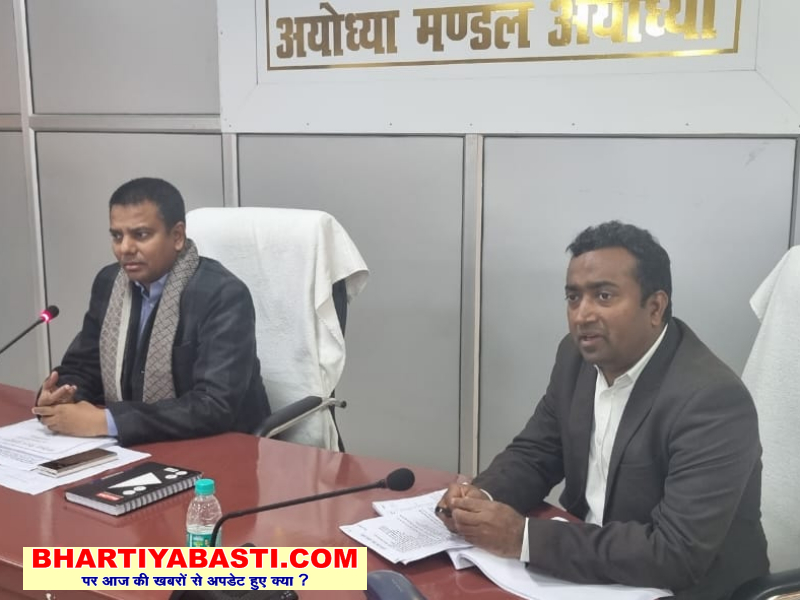 Ayodhya News: अयोध्या में सभी कार्य डबल शिफ्ट में पर्याप्त मैनपावर के साथ करायें -मंडलायुक्त