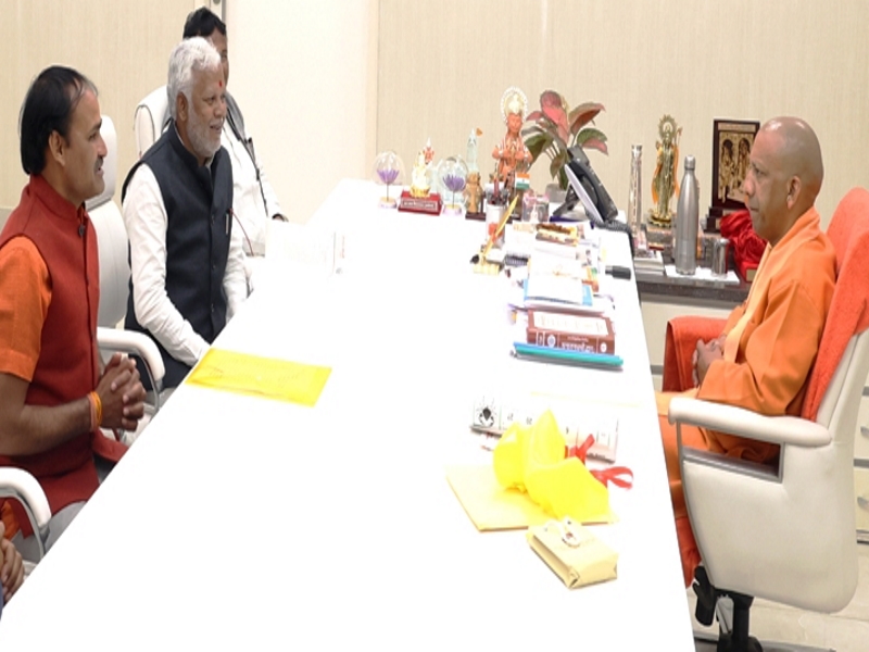 Basti News: जिला पंचायत अध्यक्ष संजय चौधरी के साथ मुख्यमंत्री से मिला किसानों, वाल्टरगंज चीनी मिल श्रमिकों का प्रतिनिधिमण्डल