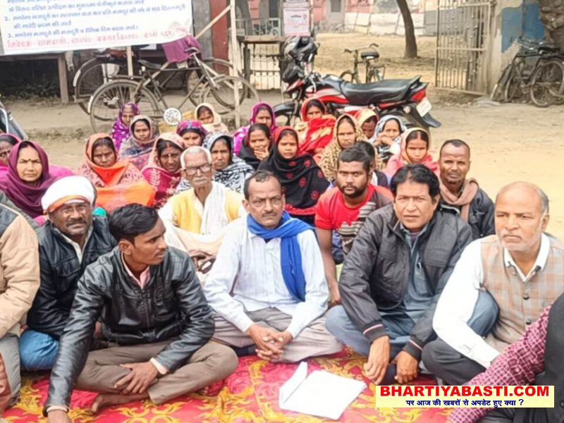 Basti News: ग्राम पंचायत में भ्रष्टाचार के सवाल पर धरना देकर मुख्यमंत्री को भेजा ज्ञापन